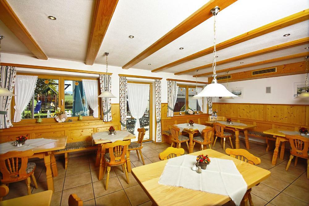 Wildsteig Gasthof "Zum Strauss" מראה חיצוני תמונה
