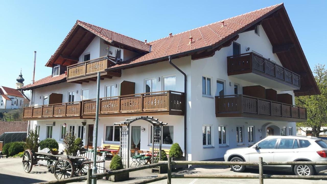 Wildsteig Gasthof "Zum Strauss" מראה חיצוני תמונה